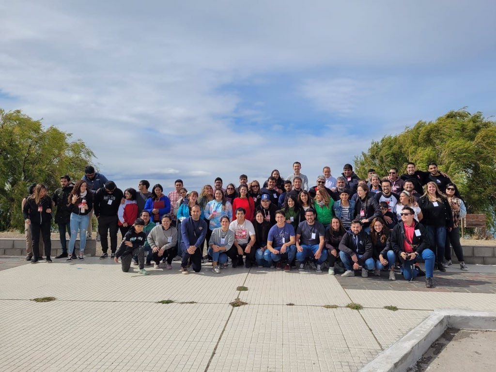 roxanareyessc's tweet photo. Una juventud protagonista y lista para ser parte de la transformación de Santa Cruz 🇵🇱💪🏻

En Los Antiguos, jóvenes radicales de toda la provincia se reunieron para pensar juntos los desafíos que tienen por delante para protagonizar el cambio de nuestra provincia. https://t.co/m96xUZ69Xr