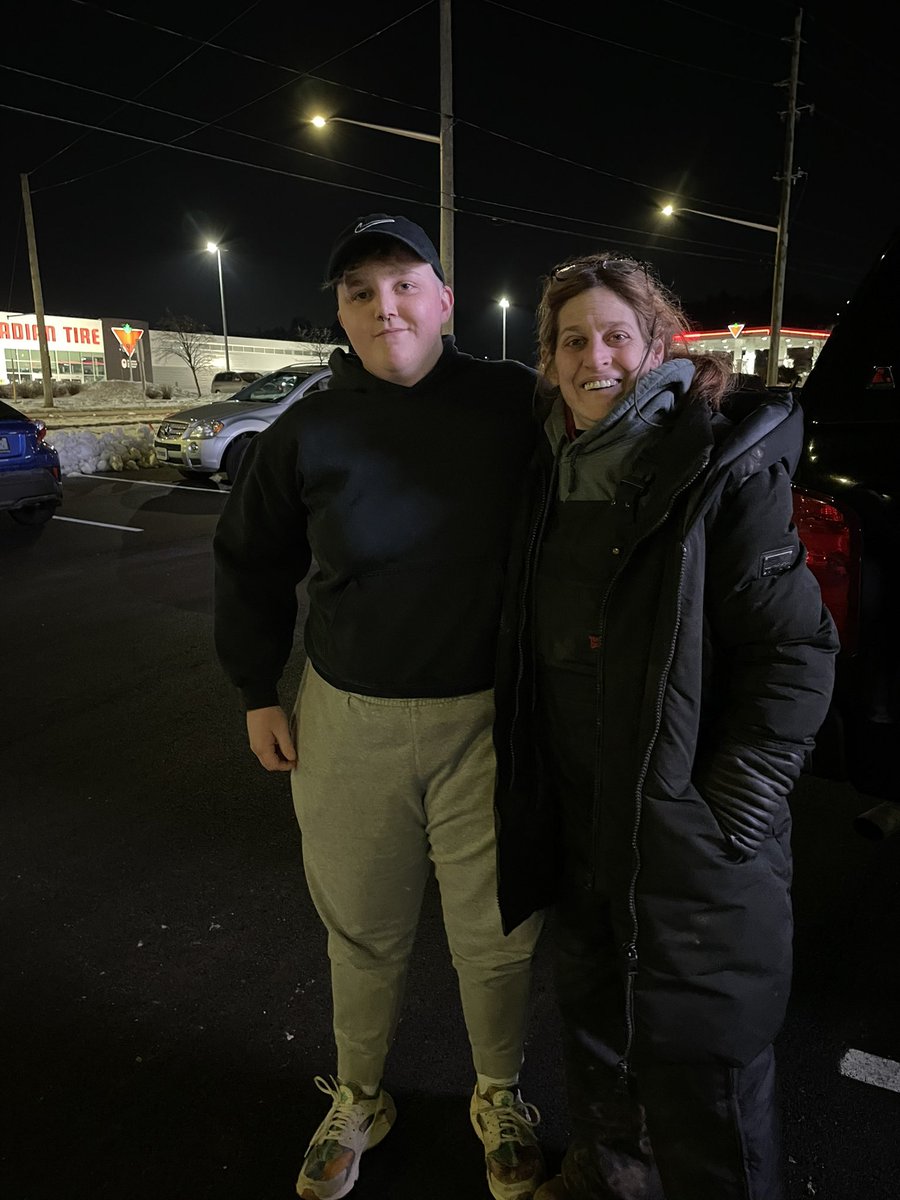 Special thanks to off duty paramedic, Brandie <a href="/NiagaraRegion/">Niagara Region</a> <a href="/NiagaraEMS/">Niagara EMS</a> <a href="/MatSiscoe/">Mayor Mat Siscoe 🇨🇦</a> for stopping to check in after a car accident! Good people! #lovestc