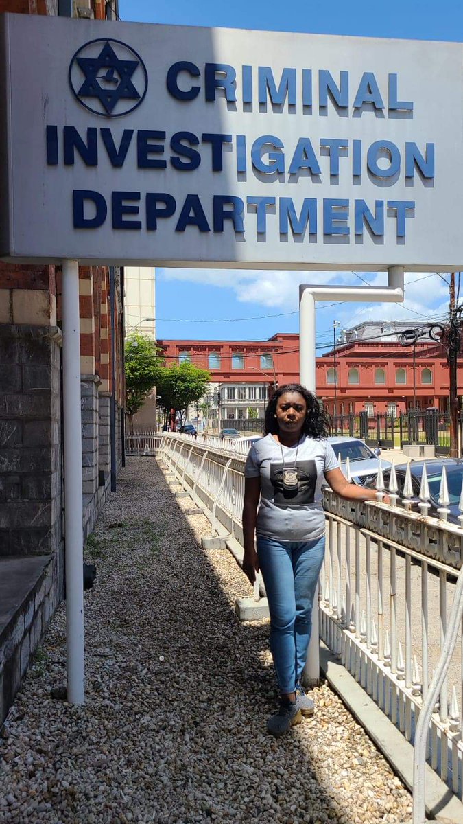 OFF-DUTY CITY DETECTIVE SPRINTS 500M, TO ARREST ALLEGED KIDNAPPER:
Via the TTPS 
Off-duty female detective WPC Onika Pascual Medina,  sprinted 500m, called for back , to arrest an alleged kidnapper. The suspect was held  in the vicinity of the Charford Courts Building.<a href="/tv6tnt/">CCN TV6</a>