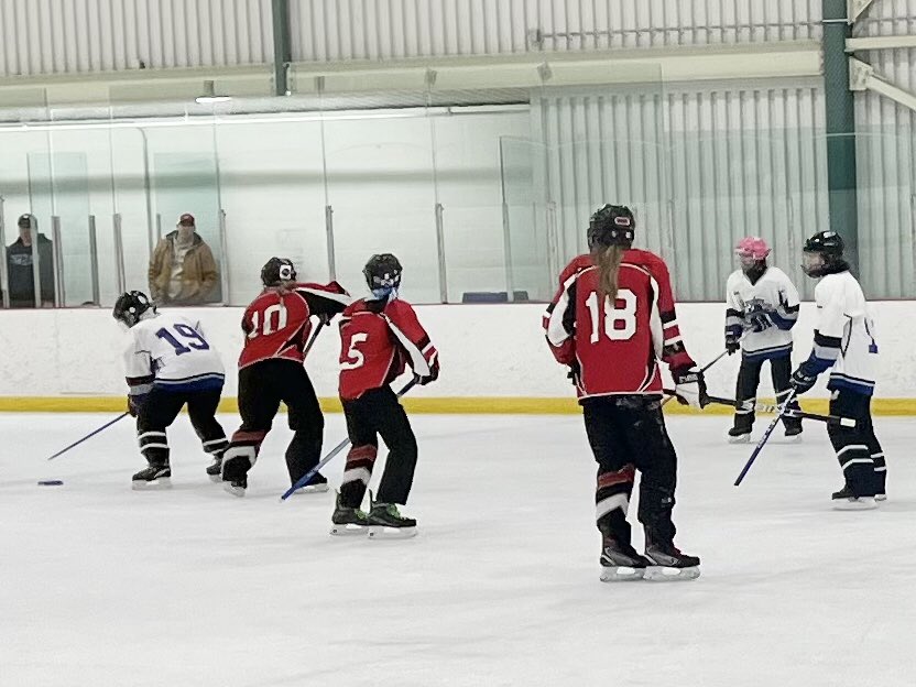 SPRA_Ringette's tweet image. Big win for u14 FLASH today - and off to SGV tomorrow - 💥 #GoFLASH 💥