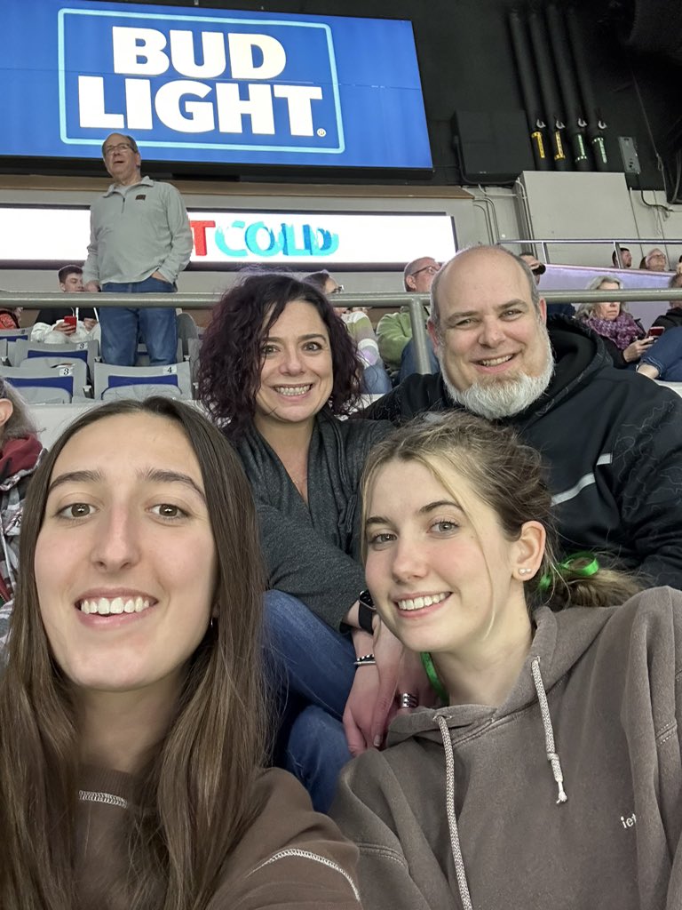 jande8586's tweet photo. Let’s go Komets!! #LetsGoKomets @FWKomets https://t.co/W1yLUZAQ6t
