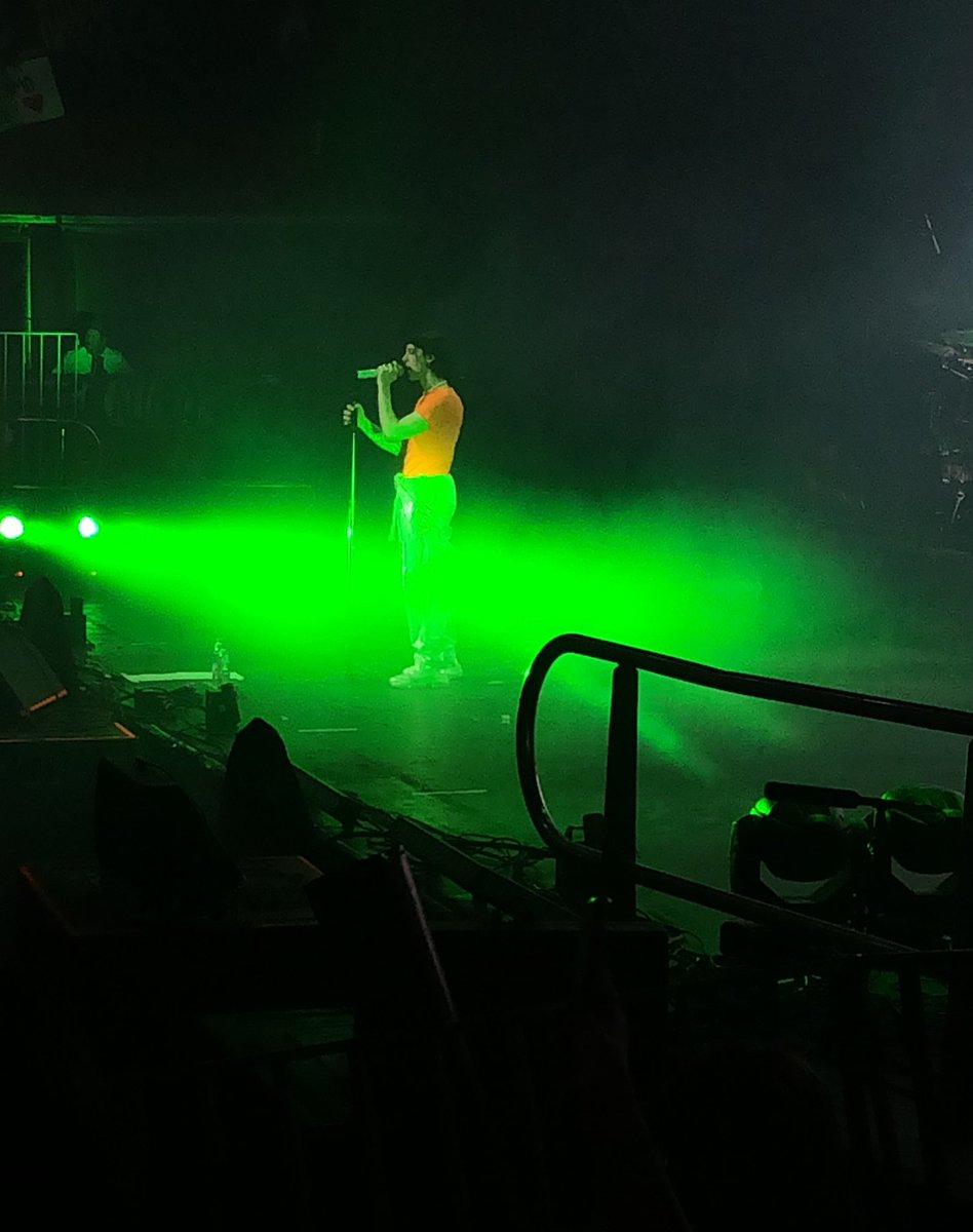 masicosiao's tweet photo. @Robleis01 no te imaginas cuánto lloré cuándo entraste al escenario, te salió increíble el show, te quedó más bacán que la chucha y los bailarines y músicos eran demasiado buenos, espera que tú primer viaje a Chile te haya gustado, te quiero un montón mi culón favorito 🤍 https://t.co/tyM5zEKf6h