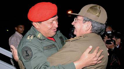 #ChavezInfinito   El General  de Ejército Raúl Castro Ruz, llegó a Venezuela para rendir homenaje al comandante Hugo Chávez, a 10 años de su partida física. #CubaVenezuela