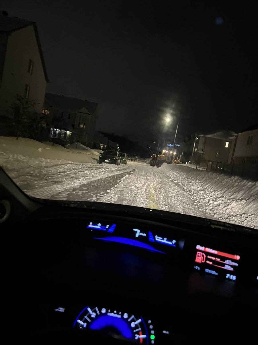 pplmove's tweet image. Hey @ottawacity whats the point of a parking ban if there’s no enforcement.   6+ cars on my street parked….
