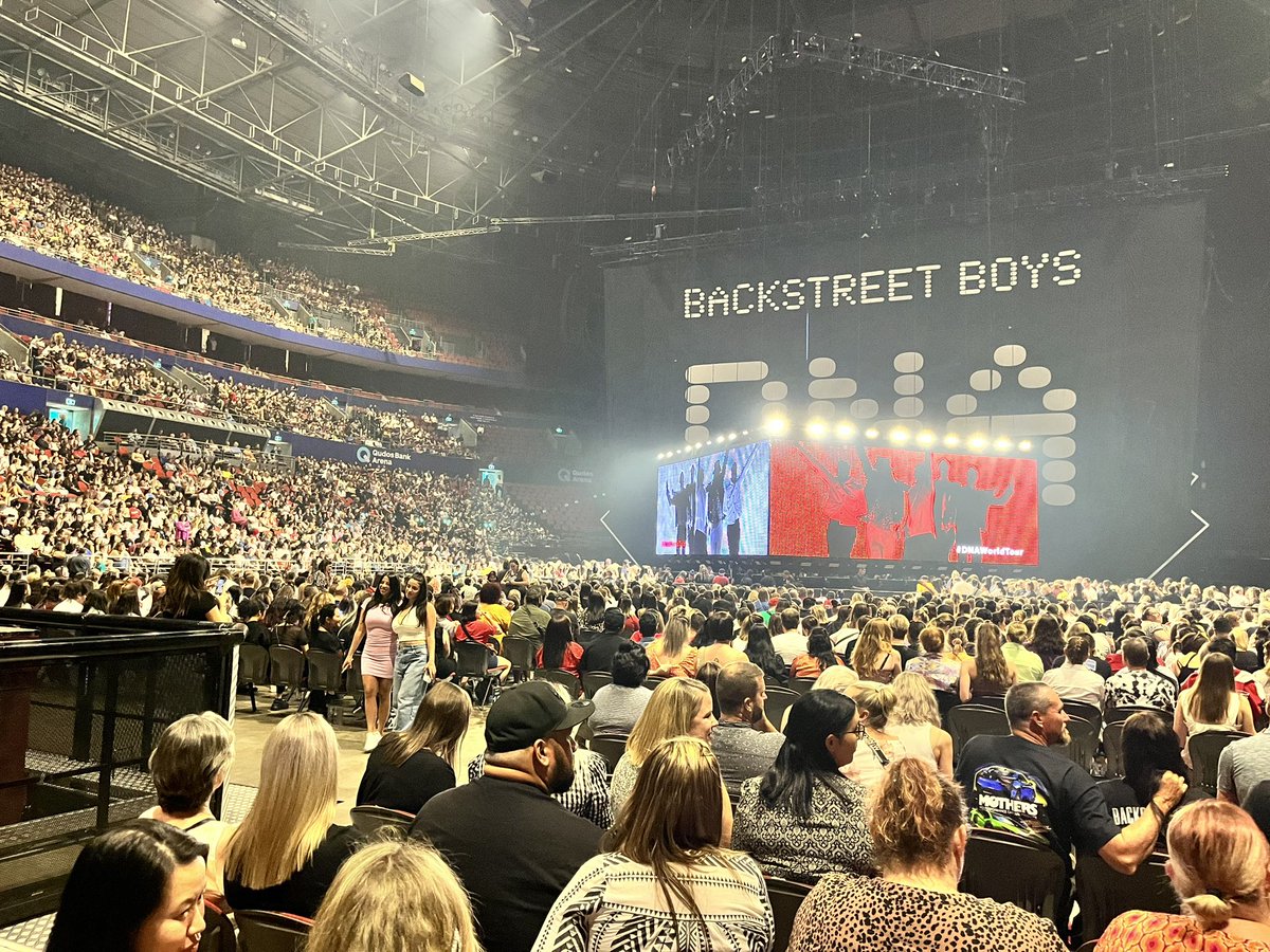 Avatar5991's tweet photo. A THREAD: thanks so much to the @backstreetboys for an epic and unforgettable Sydney concert last night! Was definitely worth the 1,258 day wait since I got my ticket! #BackstreetBoys #BackstreetsBack #BackstreetsBackAlright #DNAWorldTour #DNAWorldTour2023 #DNAWorldTourAustralia https://t.co/ETTzVgONdn