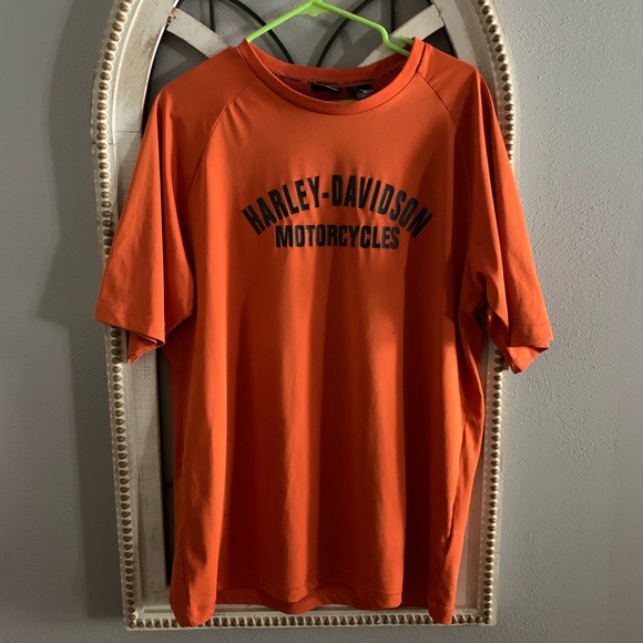 thezosknows's tweet photo. So good I had to share! Check out all the items I'm loving on @Poshmarkapp #poshmark #fashion #style #shopmycloset #harleydavidson #dobbs #eddiebauer: https://t.co/LeZoJOmIg8 https://t.co/94MJ57hTgc