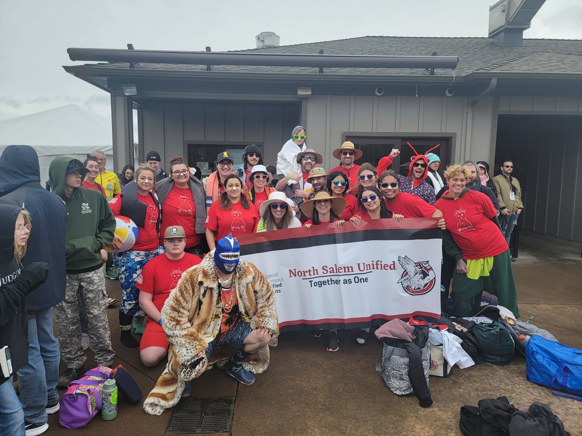 ElyseHa88921670's tweet image. Go Viks! Polar Plunge representing our Unified Program! #nshs
