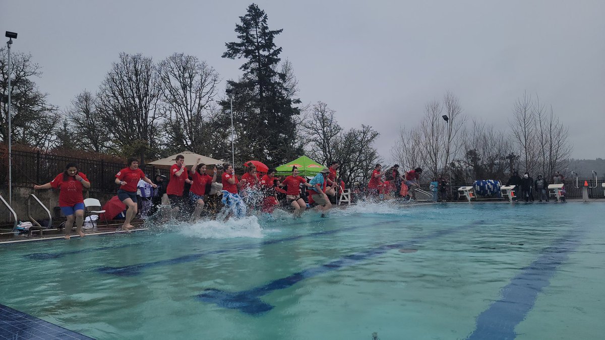ElyseHa88921670's tweet image. Go Viks! Polar Plunge representing our Unified Program! #nshs