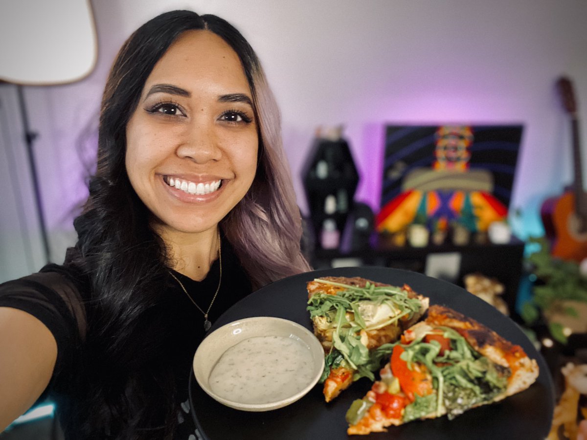 sncsunshinecat's tweet photo. P I Z Z A + kh3 timmmeeeee!! 🍕 live now 🖤✌🏽 type !food in the chat 💬 

twitch | sincerelysunshinecat ✨ https://t.co/fH8ByGdK3e