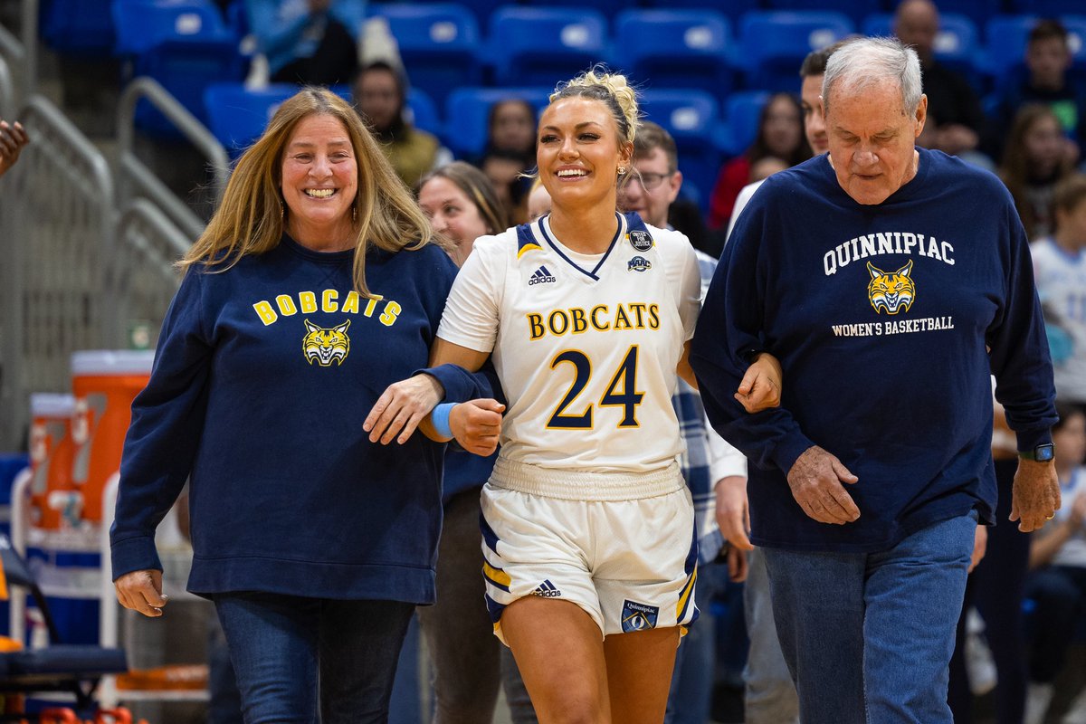 QU_WBB's tweet photo. We laugh together… https://t.co/zPQXISF4sQ