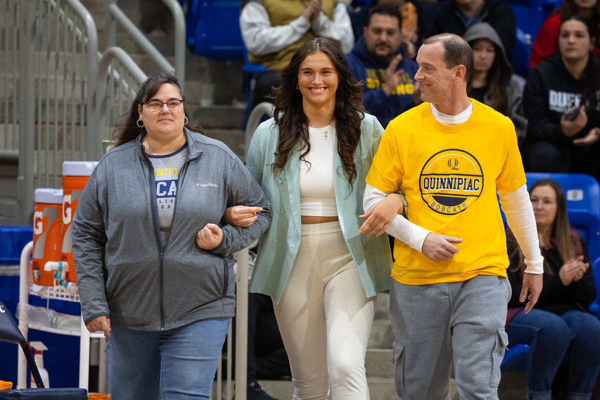 QU_WBB's tweet photo. We laugh together… https://t.co/zPQXISF4sQ