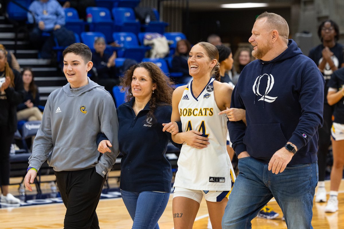 QU_WBB's tweet photo. We laugh together… https://t.co/zPQXISF4sQ