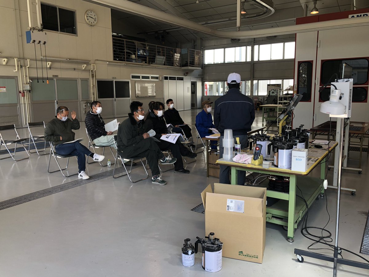 ygpaint002's tweet photo. 自動車塗装の講習会中(^^) https://t.co/RdiZhs7wYU