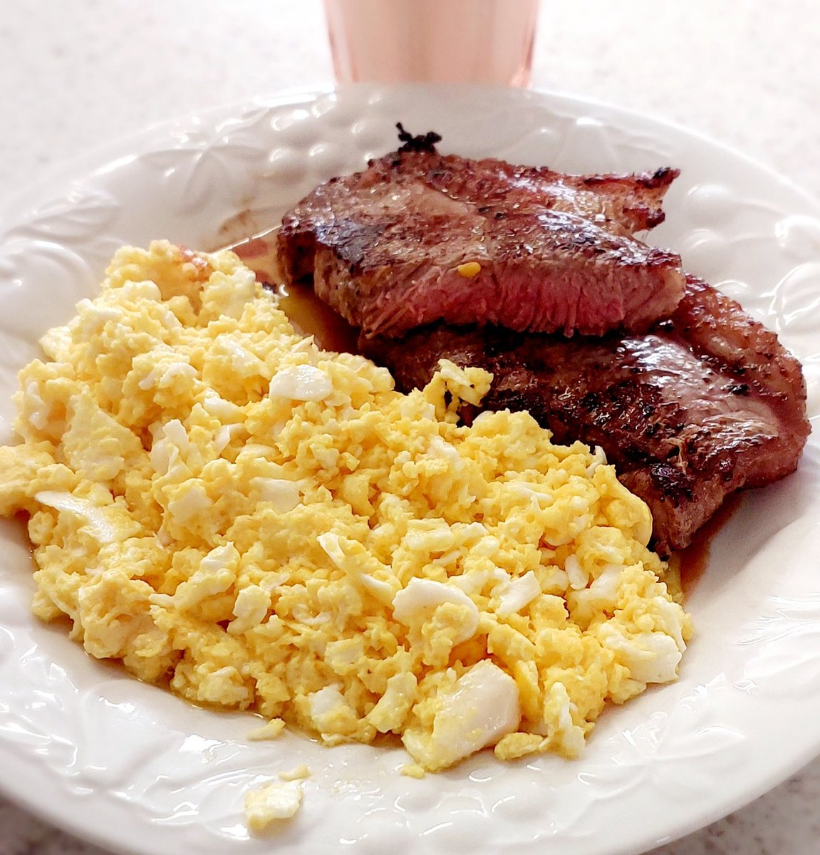 CastGym's tweet photo. #Carnivore #breakfast Pan fried medium rare Porterhouse steak, 5 Scrambled eggs,  with butter, heavy cream &amp; tasty cheese.  Topped off with #redmondrealsalt .   

The absolute definition of  heath food. https://t.co/gehUjHelXK