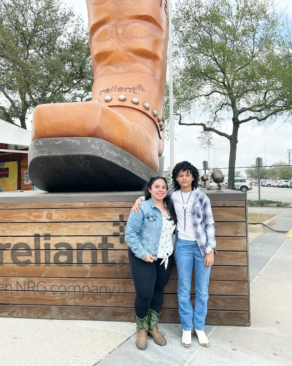 MimiZamarripa's tweet photo. My FAV season of all time is #RodeoHouston season🐎.My ❤ will always be in the Row-day-oh (how I pronounce it)bc we have so many precious memories with Papi there and now I get to create them with Trinity🥰 #makingmemories #mihijayyo #imissPapi #ilovemyDad #mydadandmybestfriend https://t.co/tjULilVaWG