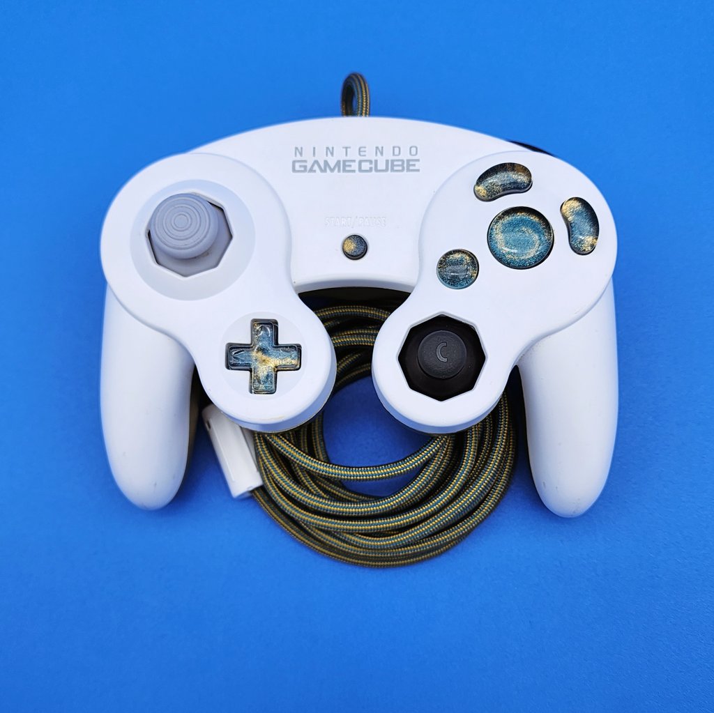 Sage_SSBM's tweet photo. KING TUT 🧬
- Jp White Motherboard
- OEM Dyed Gold Shell
- Bald Buttons @ToastyTilapia 
- Paracord @Ho0dguy 
- Snapback Capacitor @Ho0dguy 
- Sage Triggers w/ Reinne Springs
8 Premades dropping today 🔥 https://t.co/lLaxt4MYh6