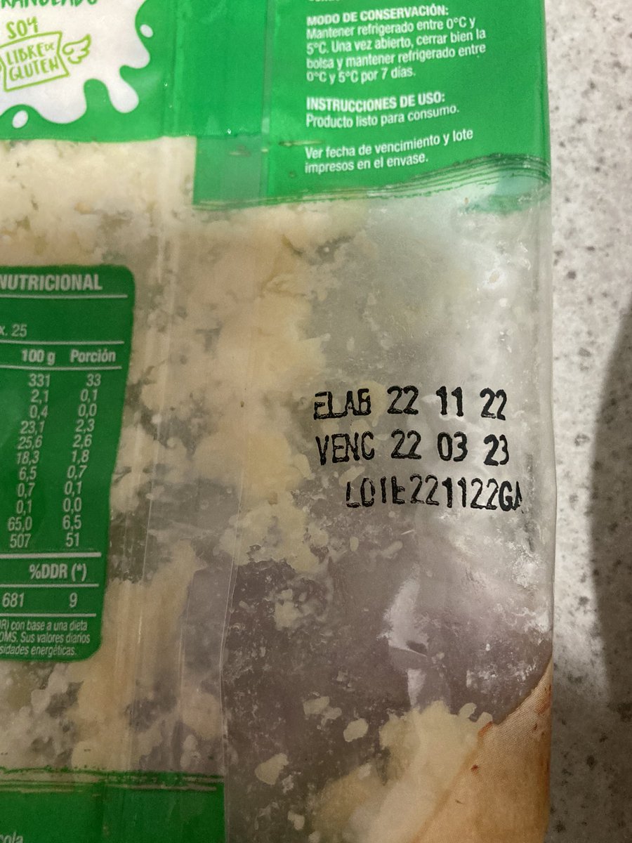 sergiobarraza's tweet photo. @JumboChile gracias por matarme la pizza. El queso venia con el pesto incluido. https://t.co/I7tz6UII2T