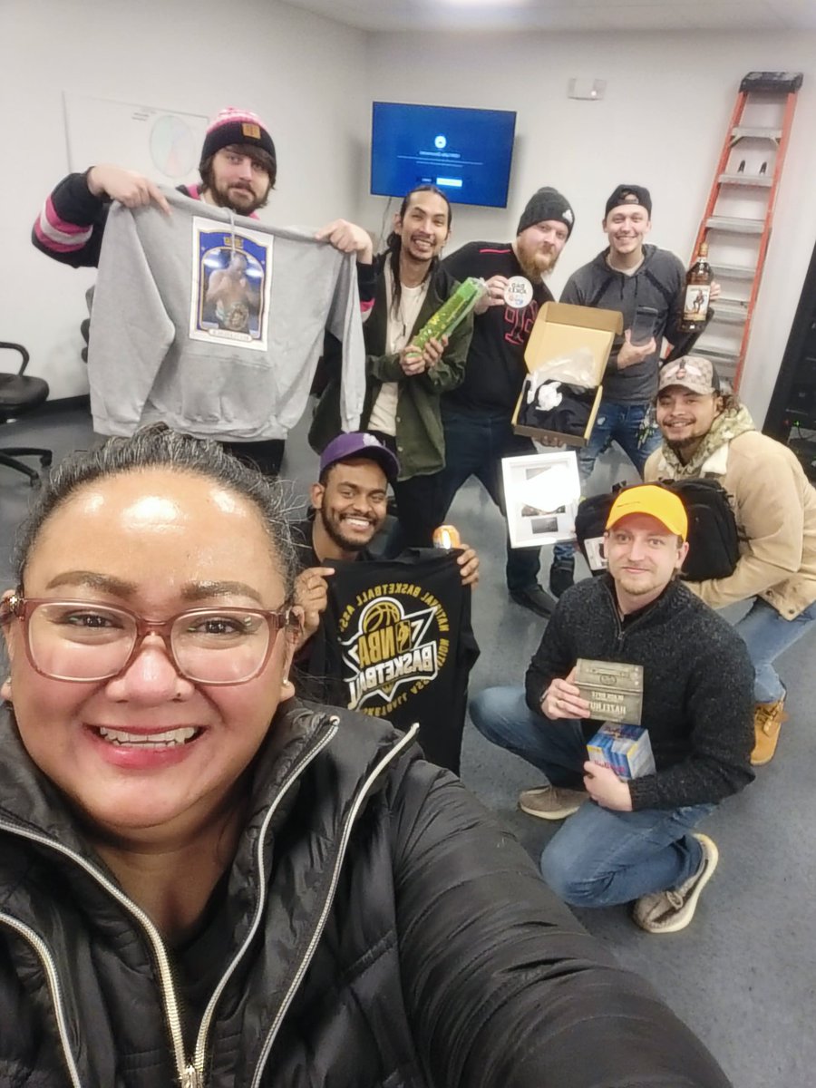 Before Employee Appreciation Week ends, allow me to give a huge thanks to my wonderful &amp; kicka$$ team for being the best group of people who ever assembled in one store 💝 I am more than proud to be a part of this team #OshkoshTopGuns #3SAL #EmployeeAppreciation <a href="/ItS34n/">Sean Robinson</a> <a href="/scguck/">Scott Guckenberger</a>