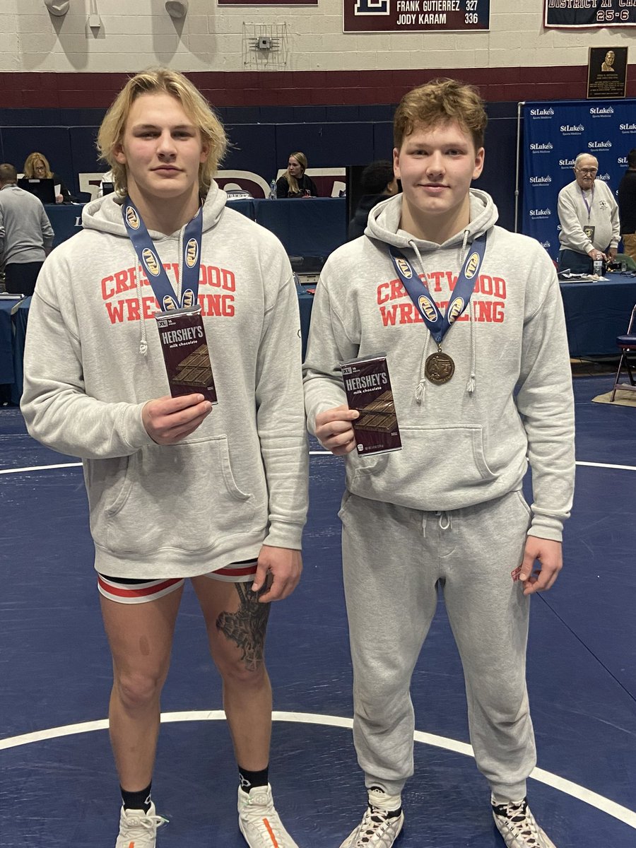 Congratulations to @BiblaMagnus on his 2nd place at 215 lbs and @BiblaLincoln on his 4th place finish at 189 lbs! Both will advance to the State Finals next weekend at Hershey! So very proud of both of you! Go CCCOMETS! 🍫🏆