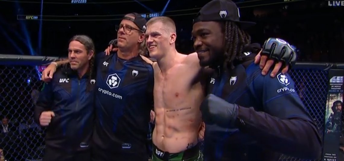 Jewfasa's tweet image. Who is the man on the far left? He looks like a Friend I know. @iangarryMMA