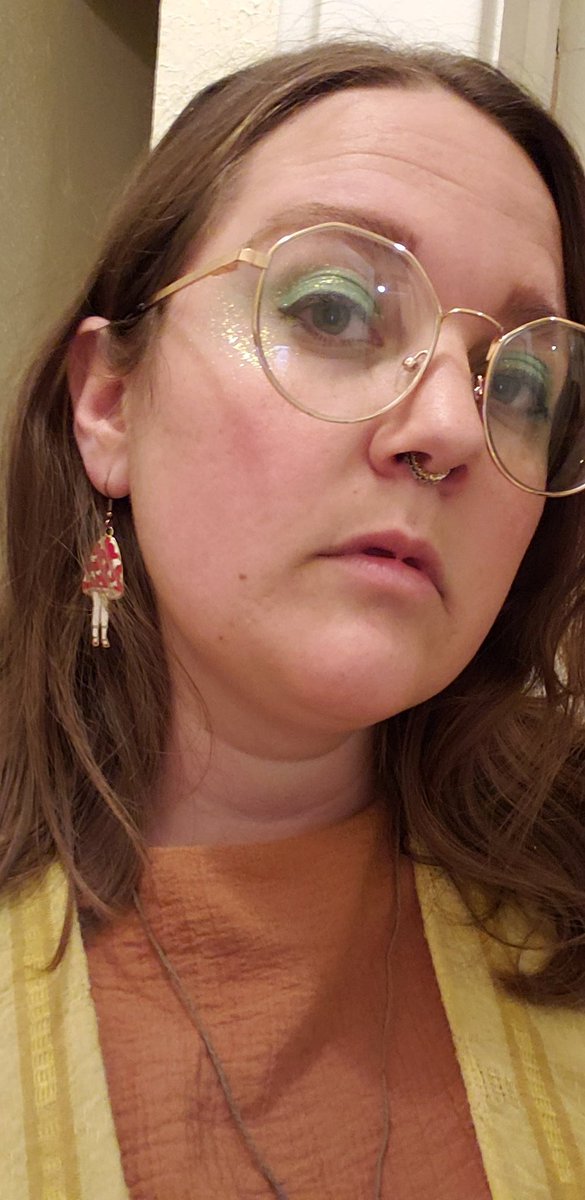 ashes_trashes's tweet photo. I'm going out tonight for my 30th as an ethereal fae person who probably holds the secrets of the universe if you come up to me in this bar. https://t.co/eTcPgbbwgX
