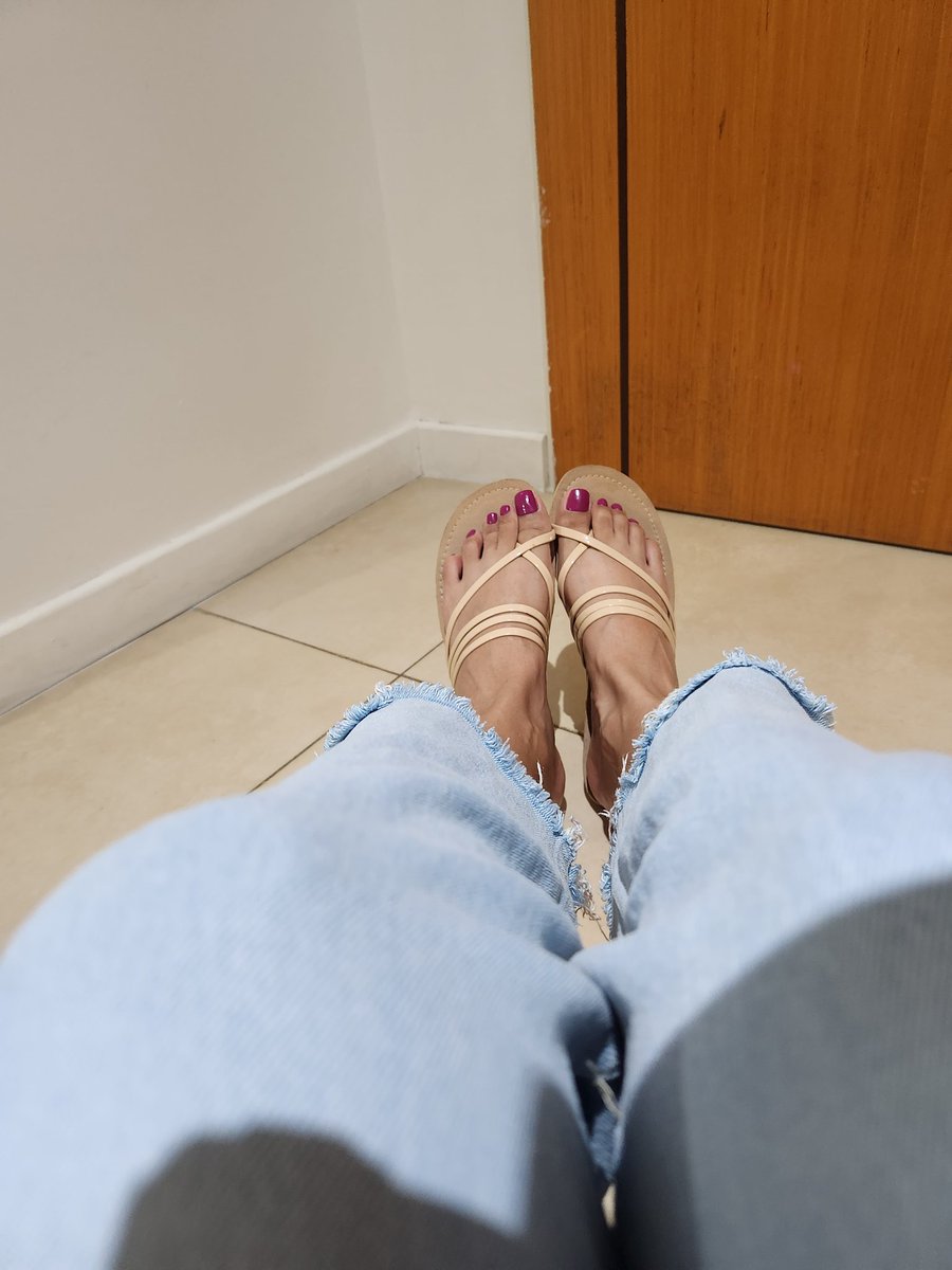 lulirox29's tweet photo. Te interesan fotos de mis pies? #toes #feetfinder #feetfethish #feetpic #feetselling #feetseller #feetpix #lovefeet #CuteGirl #feets https://t.co/28ncfyC1Tn