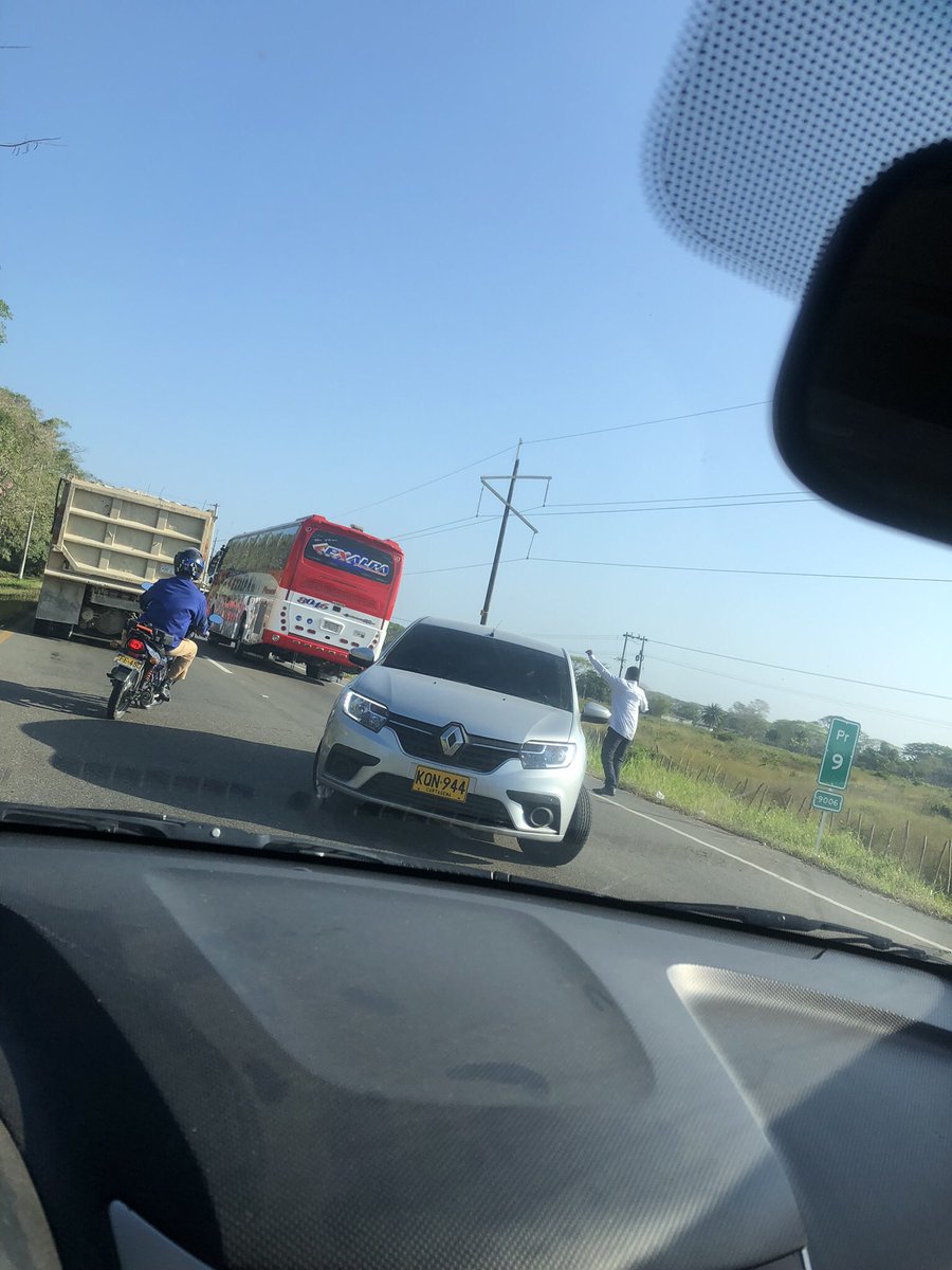 lesliemaryfong's tweet photo. Me duele decirlo pero hoy por hoy mencionaré por aquí algo que cada día asiento más y es que  #Cartagena es la #cremaynata  del subdesarrollo ; sobre todo cuando estás frente al volante! #Diosapiadatedecartagena https://t.co/gHO311Vvnp