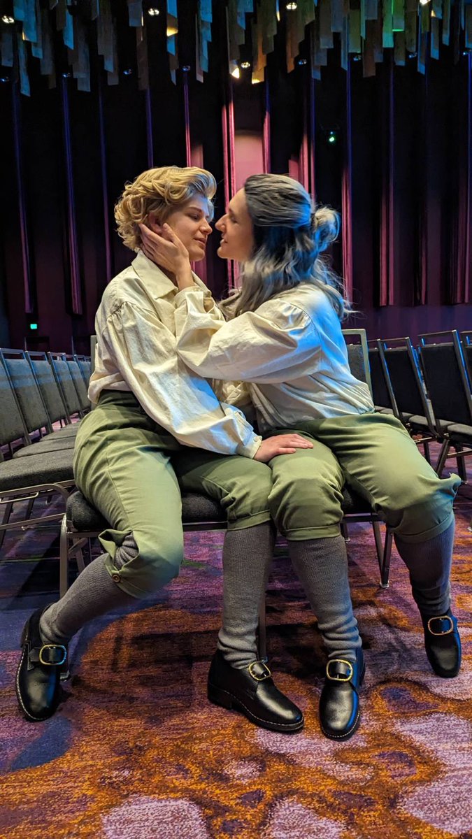 snapbackcosplay's tweet image. You want more kissing? Here’s more kissing 💋 

We worked very hard on these costumes. The pants and shirts are all made from scratch, and we were so excited to have debuted them at ECCC! #ECCC2023 #OFMD