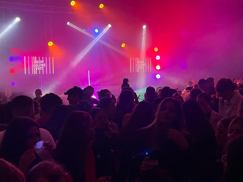 📸 Imágenes de ‘Neon Colors Fest’ que tiene lugar en la noche de hoy sábado 4 de marzo en el Círculo Mercantil (Alameda del Río) de #loradelrio .

#NeonColorsFest