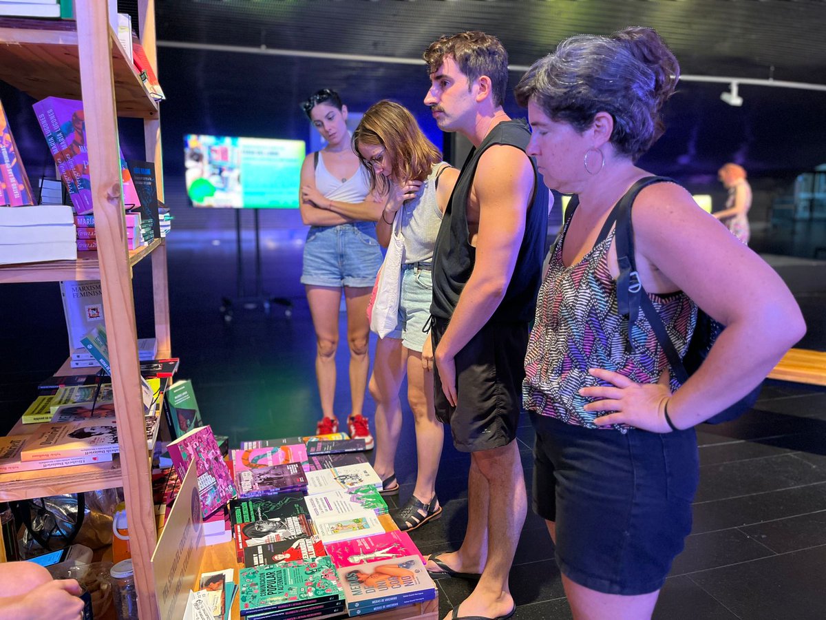 FilFem's tweet photo. ✨Tercer día de la FILFEM en #NosotrasMovemosElMundo

🙌🏼Lxs esperamos mañana a partir de las 14:00 horas, para disfrutar del último día.

🔥ENTRADA LIBRE Y GRATUITA https://t.co/fQebWZbsbJ