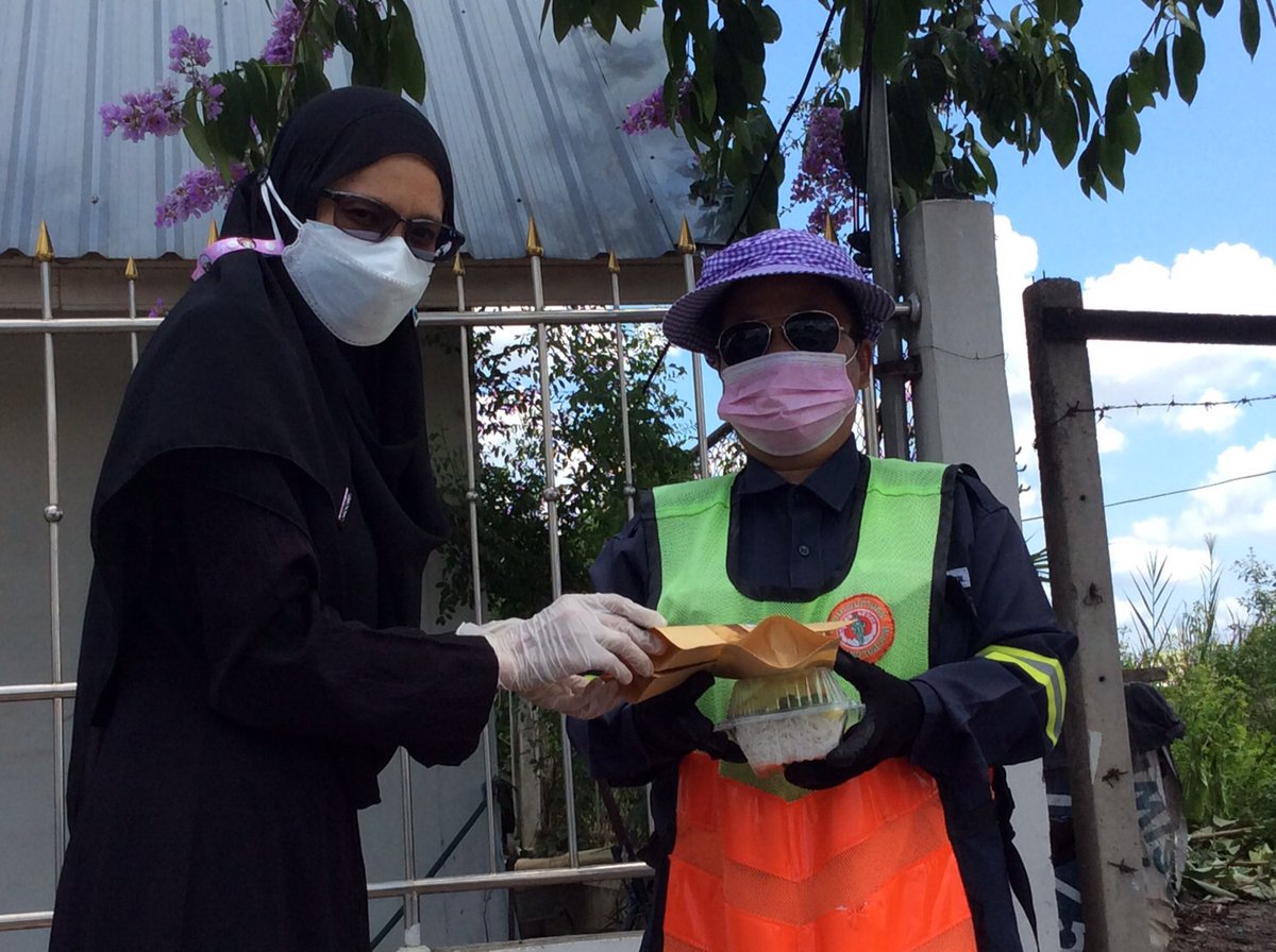 เอาบุญ​มา​ฝาก​ทุกคน​นะ​ฮะ​ แบ่งปันกันในช่วงเวลาที่เรายังมีอยู่ ยิ้มให้มากหัวเราะให้มาก ความสุข​ของ​แต่ละคน​ไม่​เหมือนกัน​ สำหรับเรา​คือ​การ​ให้​แล้วเรามีความสุขแต่นั้นก็สุขใจละ😎

#เป๊กผลิตโชค
#PeckPalitChoke