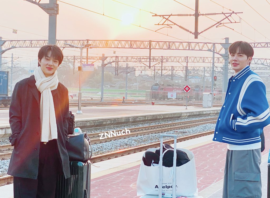 ZNNnuch's tweet photo. 🧡💙 #TaokaenoiZeeNunewDay3 https://t.co/hzaQ5wP6ei