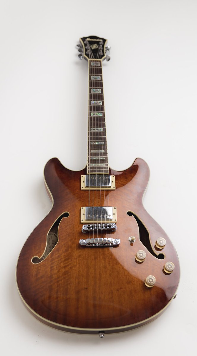 BEMANUELSONMZK's tweet photo. #ibanez #hollowbody #flamemaple #pearlinlay #gibson #epiphone #es335 #lucille #fixedbridge https://t.co/w0OoTeLJc2