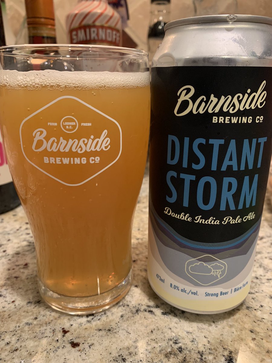 Pintographer's tweet image. Fitting pint to end the work day. Pretty darn good as well @barnsidebrewing  .
This one hits the spot. Could use a little more pine resin for me but not complaining.