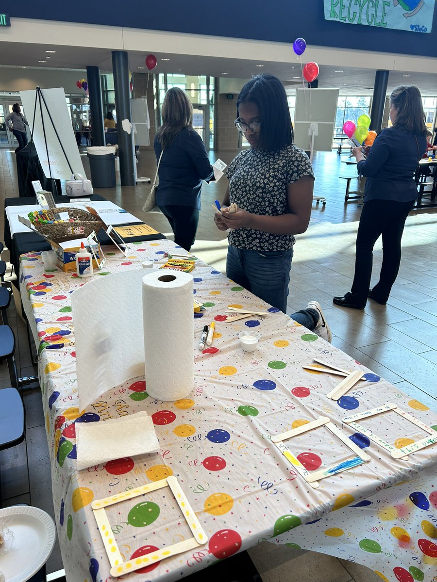 MsJamesKISD's tweet photo. The Early Learning Extravaganza! My @NitschKISD Knight volunteered at the @FamilyKisd table!
Service is a learned behavior—honored to continue the tradition of service on to my daughter. #generation2generation @KleinISD https://t.co/UKdVWGmaeU