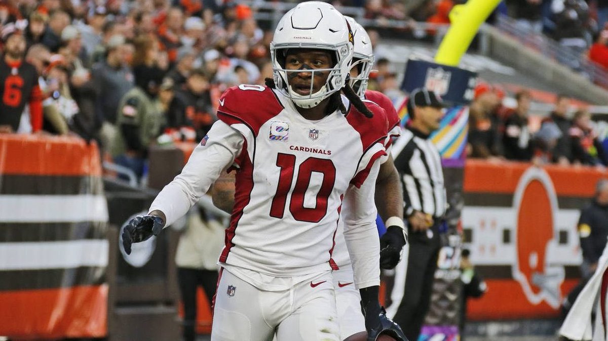 mikekadlick's tweet photo. NFL Network’s Ian Rapoport says that DeAndre Hopkins trade talks are expected to "ramp up over the next week."

According to @JohnnyVenerable, the #Patriots have had talks with the  #Cardinals on Hopkins already.

New England is in the mix. https://t.co/GSNrUZjxGp