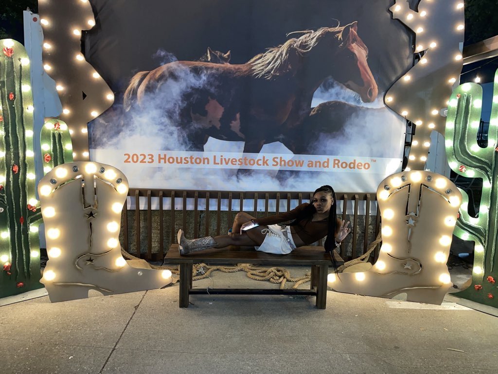kchantell8's tweet photo. 🤎🤎✨ #HoustonRodeo #SouthernTakeover https://t.co/NxtKiPYIyM