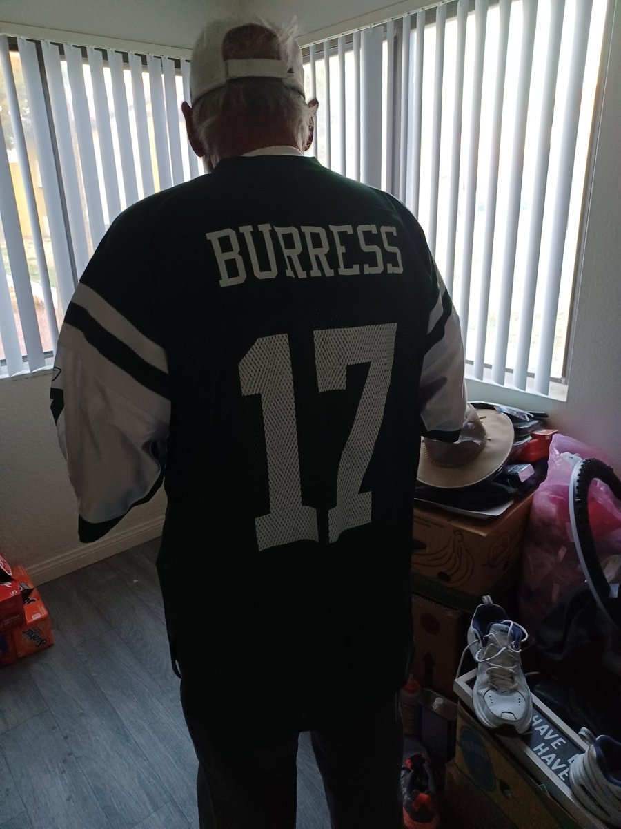 My grandpa is over here rocking a Plaxico Burress jets jersey 💀💀💀💀💀😫😫😫💀💀💀💀💀💀 #Jetshistory #jets #NFL