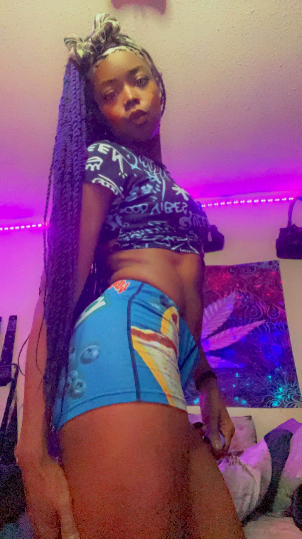 3 pic. I want a pet for entertainment either that or fund my online shopping spree. Who wanna be my wallet or entertain? https://t.co/lMN4E24GHh