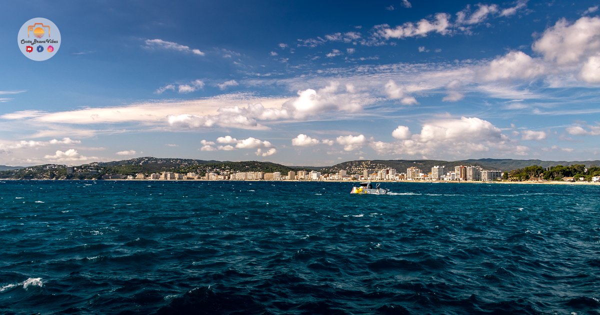 The skyline of ¨Sant Antoni de Colonge¨. 😍 Located between Palamos and Platja d'Aro it is a great place to visit. Many watersports enthusiasts come here to enjoy the great location here on the Mediterranean Sae. ⛵️