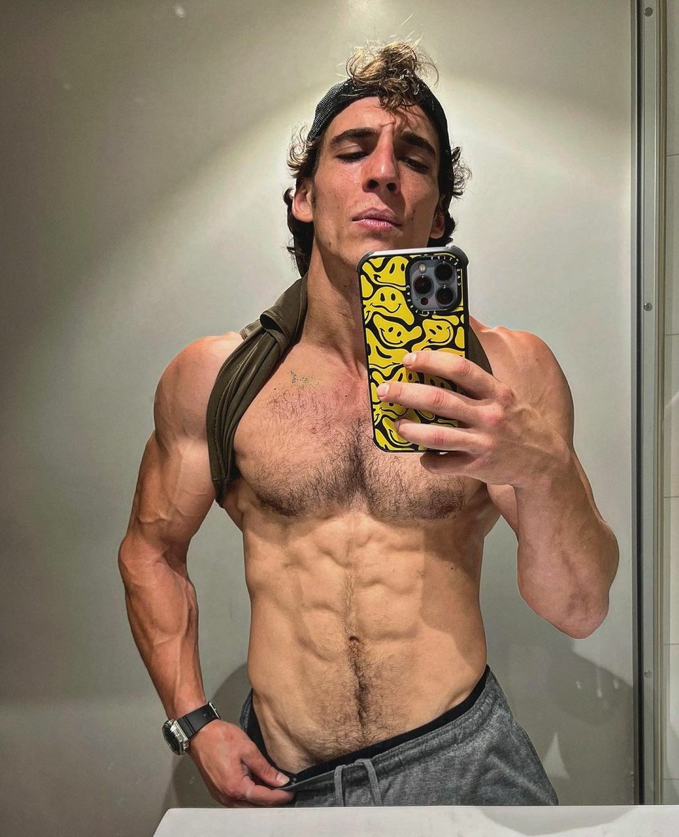 Heart Eyes😍 on Twitter: "I wanna sniff his hairy balls so bad"