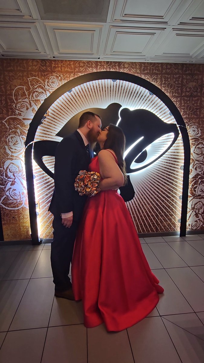 lovelygreekness's tweet photo. Before we got married and our first kiss as Husband and Wife! I am so excited to have a late night @tacobell run partner for the rest of my life! #TacoBell #LasVegas #Crunchwrap #5LayerBurrito #IDo #FireSauce #Forever https://t.co/R9XIEVI09l