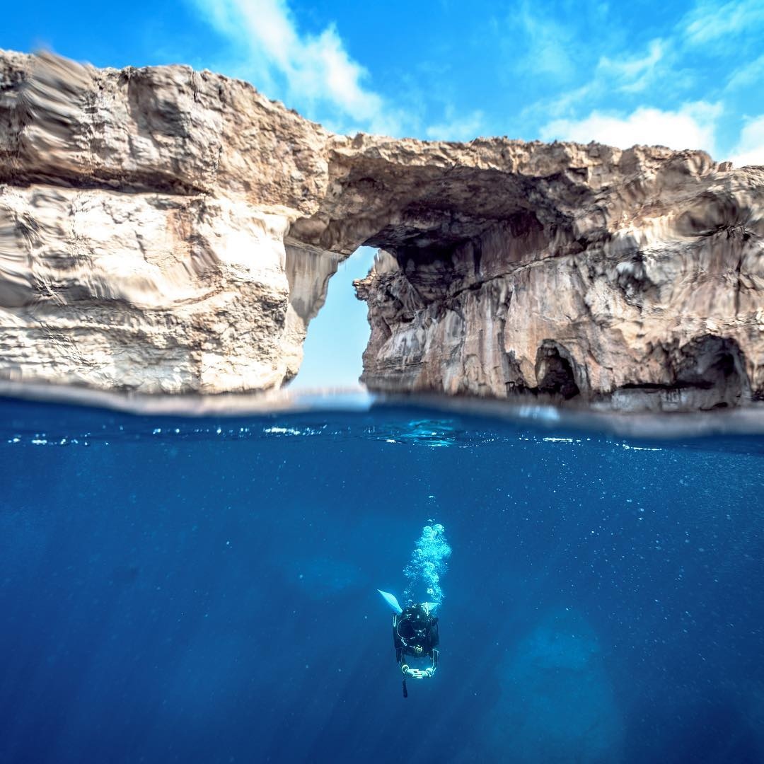 fourth_element's tweet photo. We miss this view. The Azure Window no longer stands, but acts as a reminder to explore and dive all the wonders out there while we still can.
📷: @nudiblue
#fourthelement #splitshot #azurewindow #gozo #malta #arch #diver #scubadiving #diving #scuba https://t.co/OLY3U7PcMD