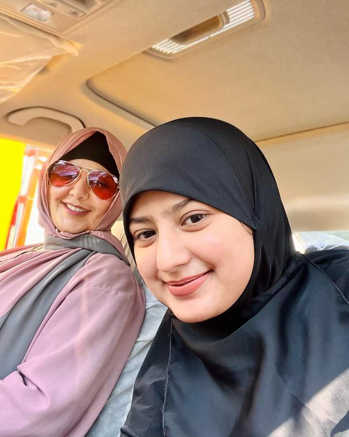 Me aur Meri Ammi jaan
No bad comment pls 😃