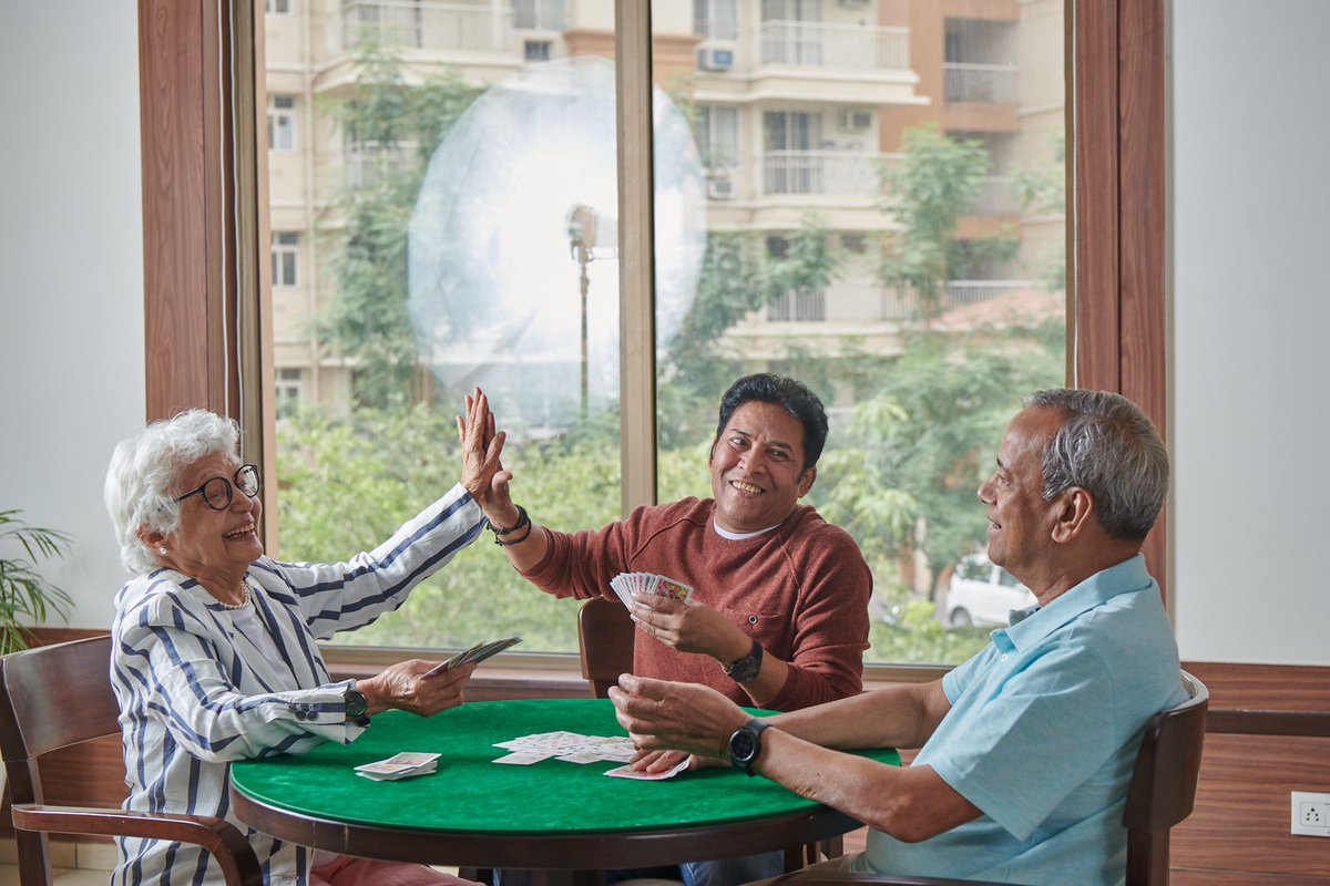 Le_gareeb's tweet photo. It is a different fun to live with senior people like I saw a picture.  In that my maternal grandfather and my uncle were seen standing together.  I felt very happy to see such a person who becomes what he sees.
#AshianaSeniorLiving https://t.co/XUNjDWybtB