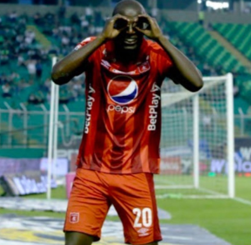 BigDataAmerica1's tweet photo. 🔙📆 05 marzo 2022
@AsoDeporCali 0-1 @AmericadeCali

Un año ya del clásico del 9 🆚 11, un año de lo único bueno que nos dejó Osorio.

⌚ Gol de papá Adrián al min 9
⌚ 2 expulsados al min 45

Y el resto es historia... Estuvimos más cerca del segundo y el estadio vacío al min 85. https://t.co/EfspK9b8f1
