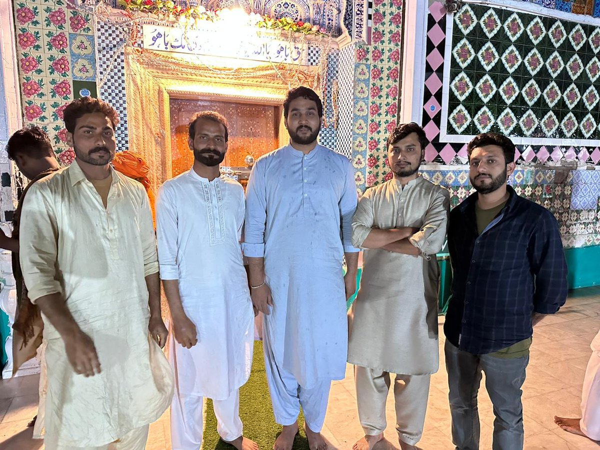 MusheerNaqvi2's tweet photo. #darbarsultanbahoo
#headtrimmu
#jhang https://t.co/mPELciOOl3