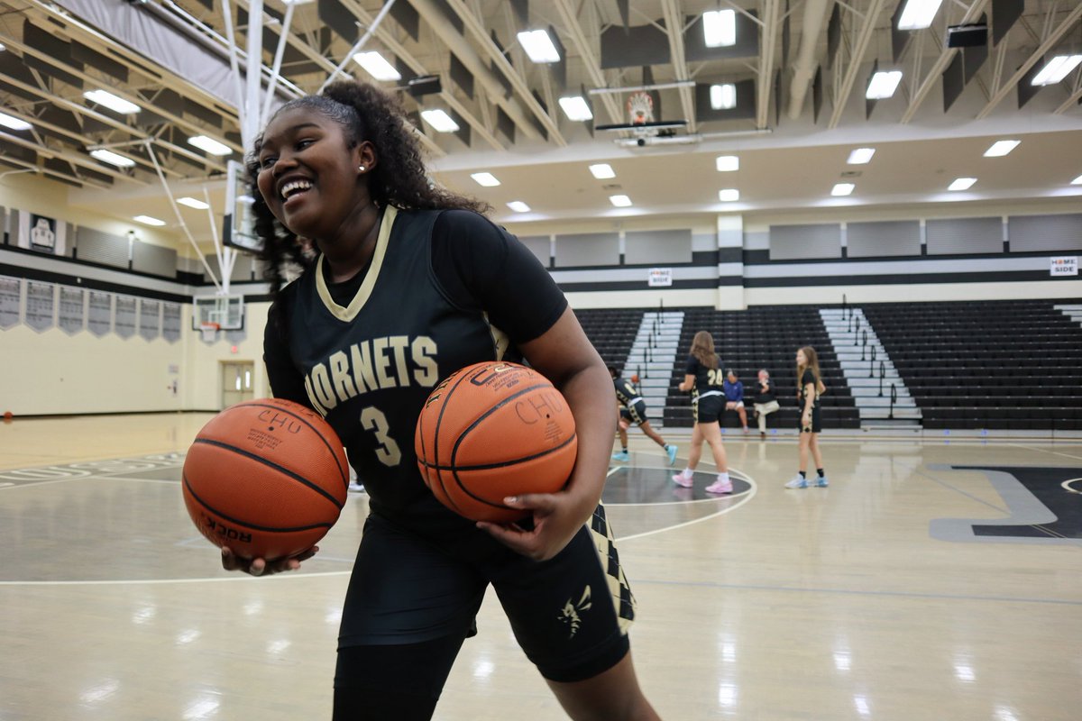 BeautifullyIAm's tweet photo. Today was a good day!
@Mo_isabucket @UnitedHornets
#mediaday #classof2029 #WBB #shegotnext #aaubball #nchoops #girlsbasketball https://t.co/bgCTnPyJ9S