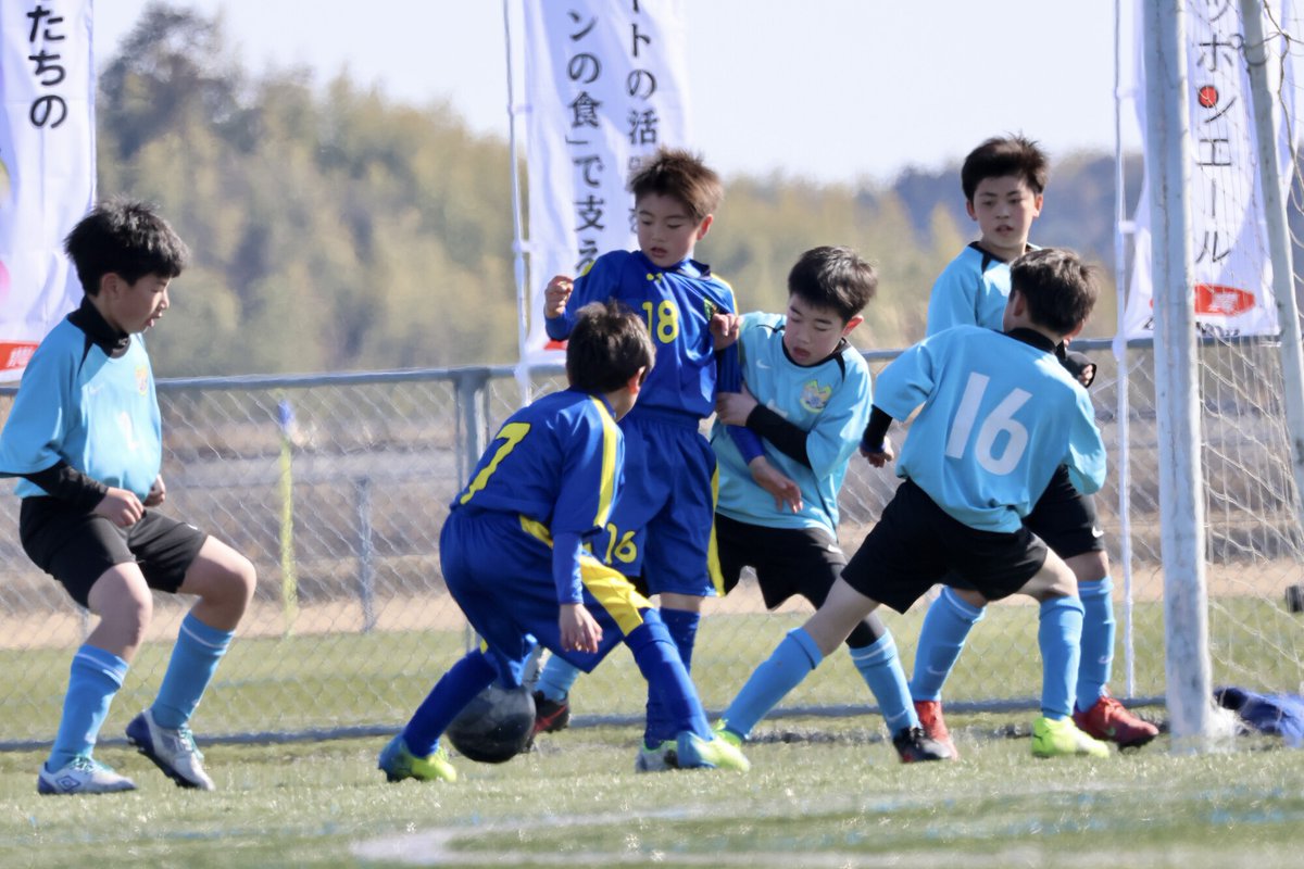 zennoh_sports's tweet photo. ⚽️JA全農杯全国小学生選抜サッカーin東北🍑
【フレンドリーマッチ】
#向中野FC(岩手)と #Espelt(秋田)の試合は、2-2で引き分け!
両チームともお疲れ様でした👍💐
「ニッポンの食」パワーで がんばれ!🇯🇵
#チビリンピック #JA全農杯 #チビリンサッカー #全農 https://t.co/EdvuokoNym