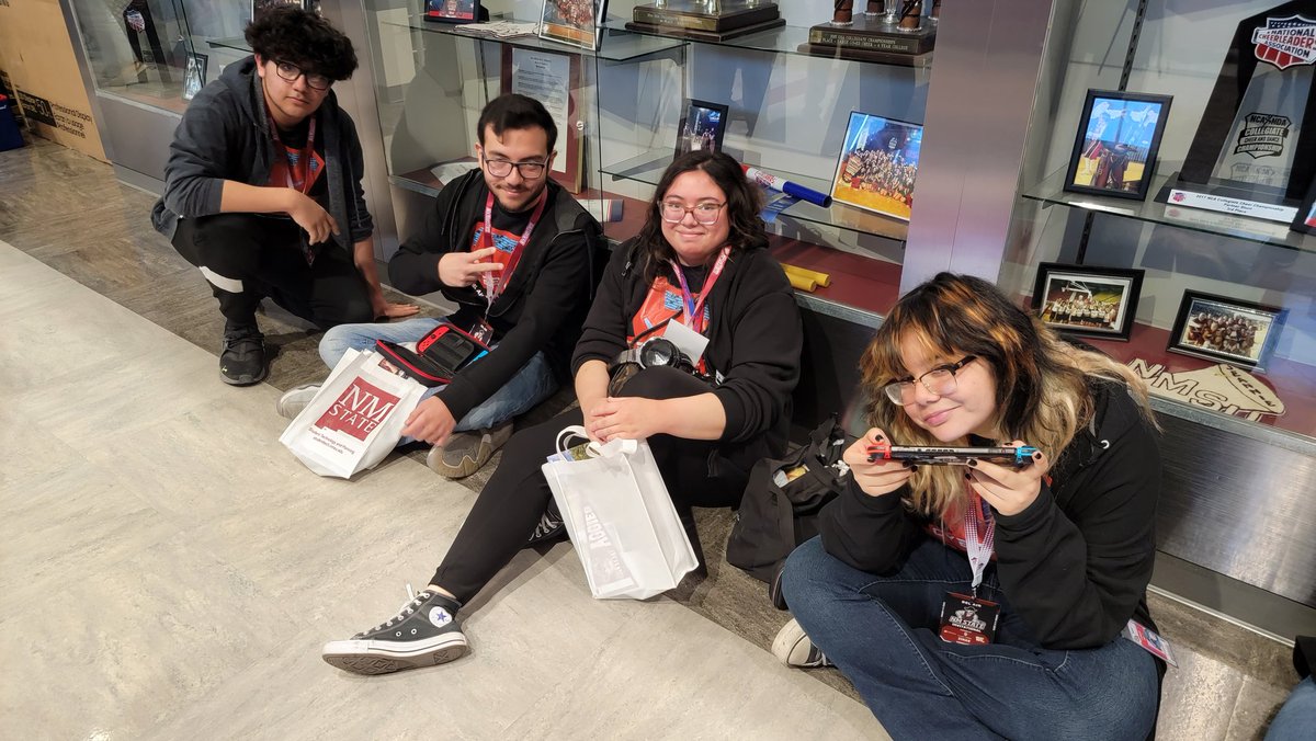 Cyber Reds advance! Of 100+ players Gabriel is top 16! Diego made top 32!  Our Smash crew (Gabriel, Diego, Sebastian) won &amp; advance to day 2!  Our Mario Kart team &amp; Rocket League team both advance to day 2!
<a href="/YsletaISD/">Ysleta ISD</a> <a href="/BelAirHigh/">Bel Air HS</a> <a href="/BuenrostroErick/">Erick Buenrostro</a> #Esports #thedistrictesports